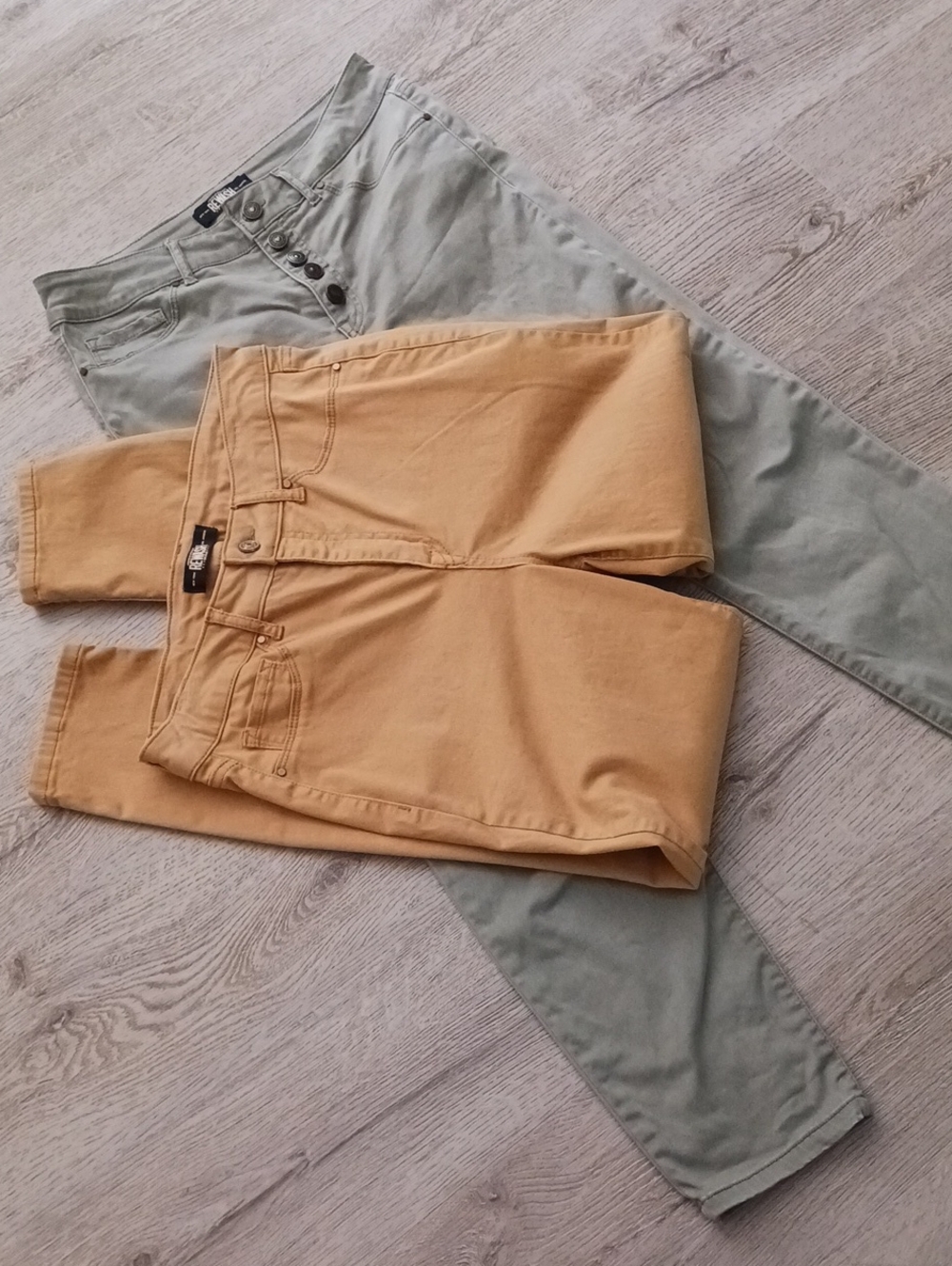 2 Pair Bundle REWASH High-Rise Skinny Jeans in Mustard & Sage Green Size 11/30